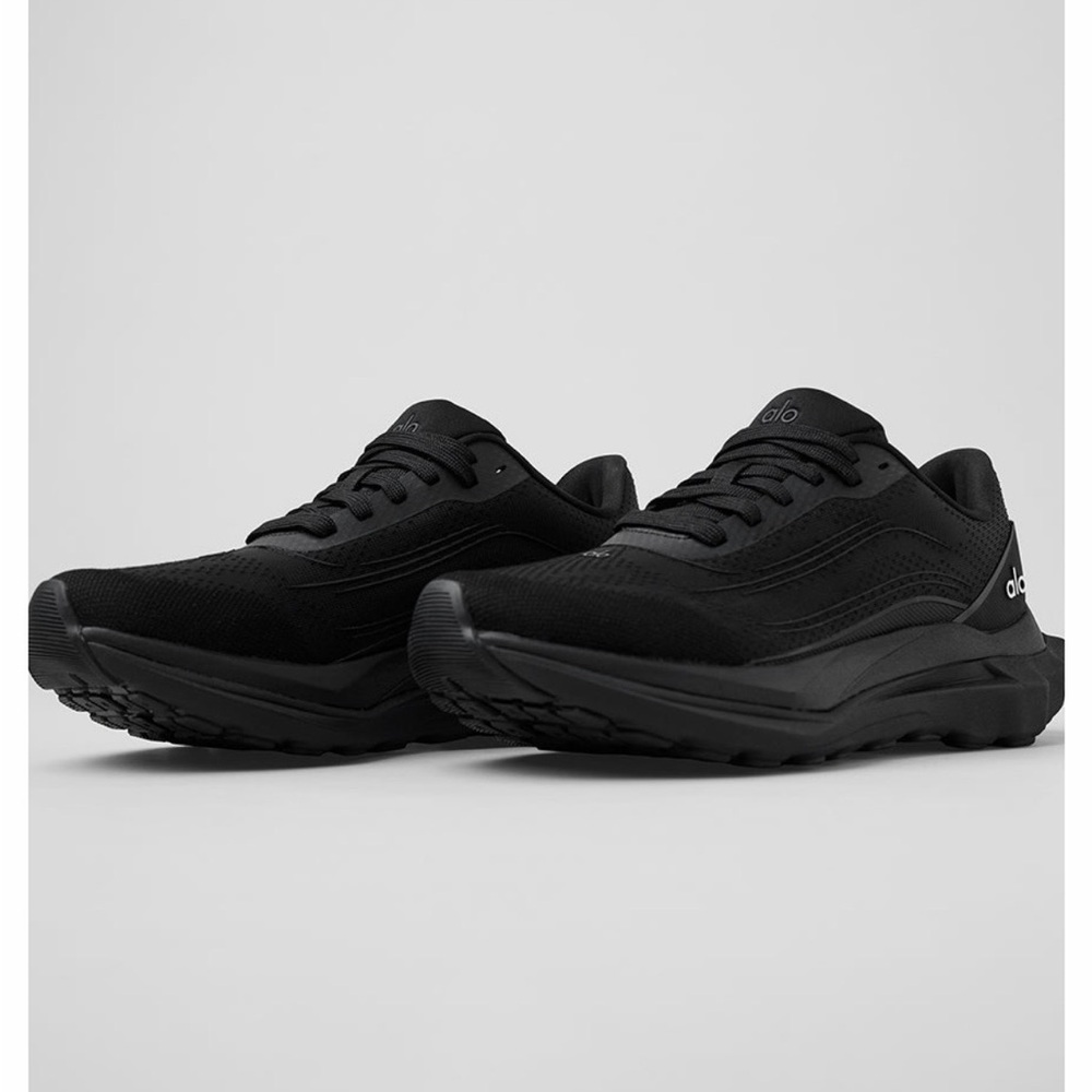ALO Yoga Runners Black/Black Unisex 8W-6.5M NEW WITH TAGS